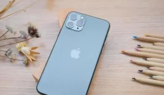 iphone 和iphone2尺寸,苹果手机屏幕发白像雾一样图1