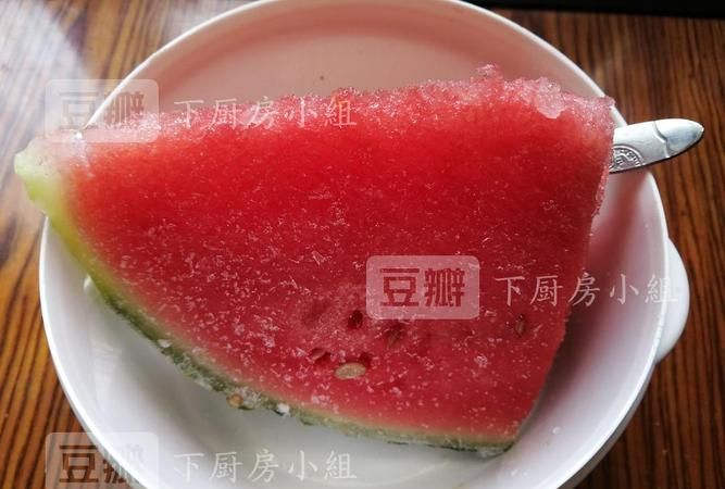 冰冻西瓜吃了有什么危害,食用冰冻西瓜会影响健康图6