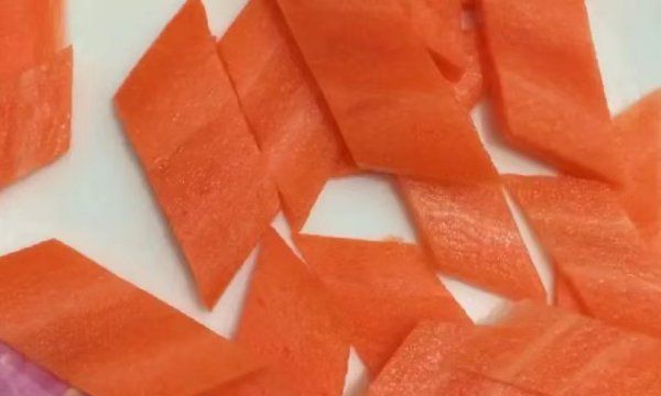 萝卜怎么切菱形片,萝卜怎么切菱形块状图1