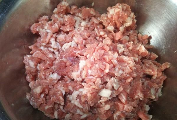 榨菜牛肉酱的操作要点,牛肉酱怎么做好吃牛肉辣椒酱配料窍门图1