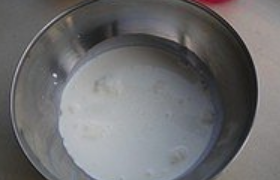 淡奶油怎么打发成固态,固体块状奶油怎么打发图1
