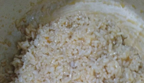 电饭锅怎么做糯米饭,电饭锅怎么煮糯米饭的做法窍门图3