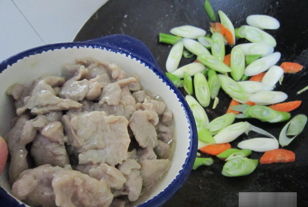 葱炒肉怎么做好吃,大葱炒猪肉片的做法窍门图10