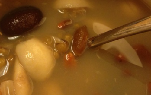 绿豆汤能放红枣,绿豆和红枣可以一起煮粥图5