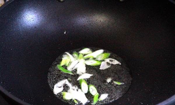蒜苔怎么炒好吃家常做法,家常菜蒜苔炒法窍门图7