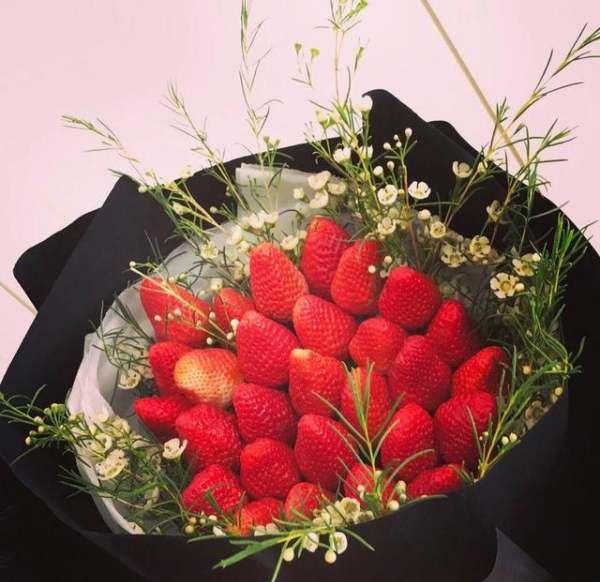 草莓花束的寓意是什么,9颗草莓花束的寓意是什么图3