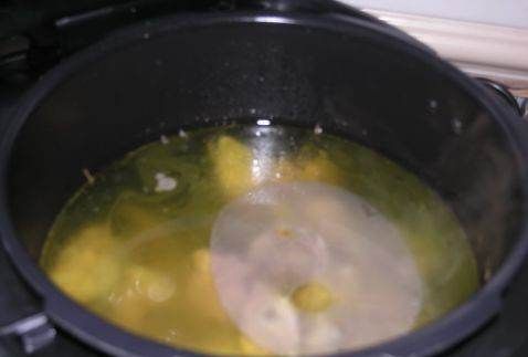 黄皮煲汤的做法大全,黄皮可以煲汤瘦肉汤图1