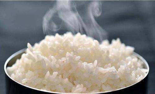 煮熟的饭太硬怎么补救,米饭蒸硬了还有什么补救办法图1