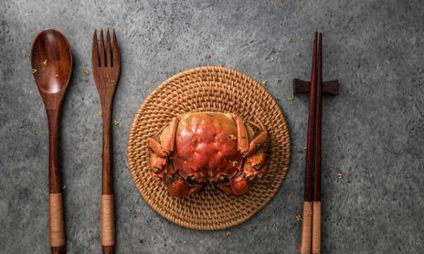 怎么样吃蟹钳里面的肉,螃蟹怎么吃法是正确的图4