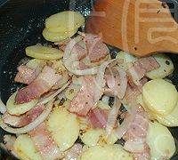 芹菜炒培根,土豆培根浓汤的做法图3