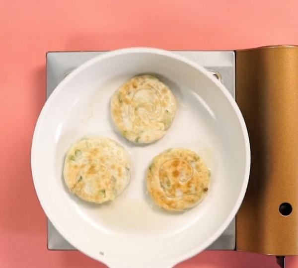 烫面葱油饼怎么做又软又好吃,烫面葱花饼怎么做如何做好吃图8