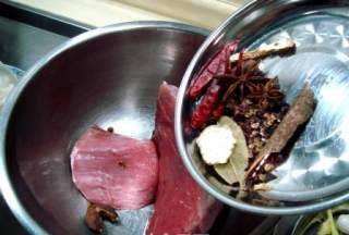 麻辣牛肉干怎么做家庭制作,自制麻辣牛肉干的做法图2
