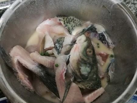鱼下锅前怎么腌制,做鱼前腌鱼放什么调料腌做鱼图4