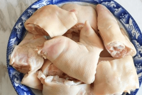 猪脚怎么吃补充胶原蛋白,黄花菜炖猪脚汤怎么做图2