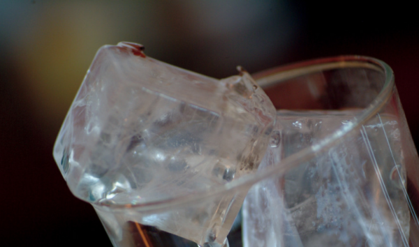 如何冻出透明的冰块,如何冻透明的冰图1