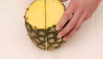 菠萝如何削皮方法,怎么给菠萝削皮图2