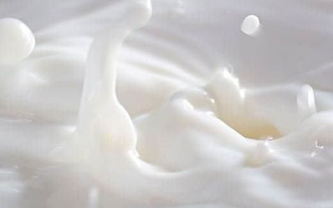 鲜牛奶结块了能喝,鲜奶结块还能喝 能不能食用结块的鲜奶
