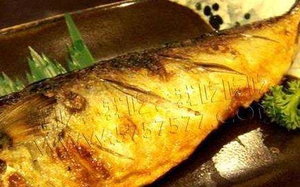 青花鱼怎么做好吃,黎明觉醒日式盐烤青花鱼怎么做
